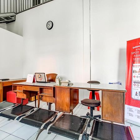 Oyo Life 91374 Asia Stay Semarang Syariah Kültér fotó